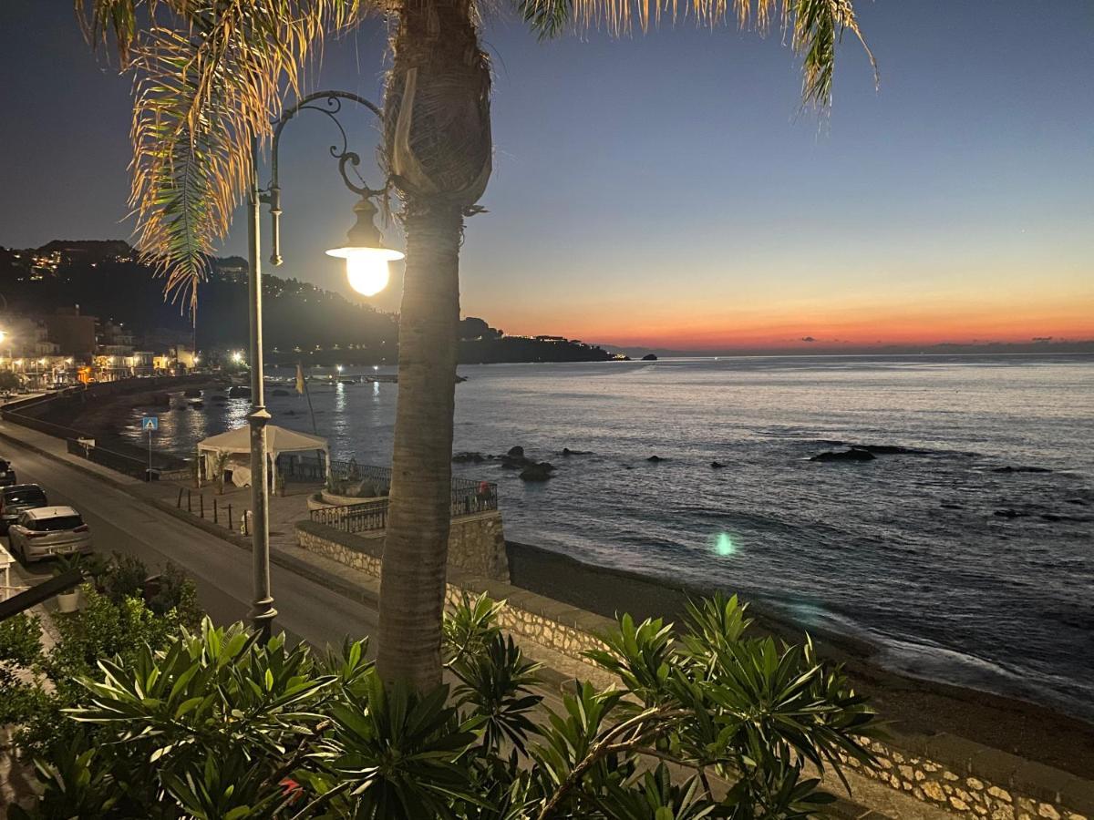 ジャルディーニ・ナクソス Casa Nicole Fronte Mareヴィラ エクステリア 写真