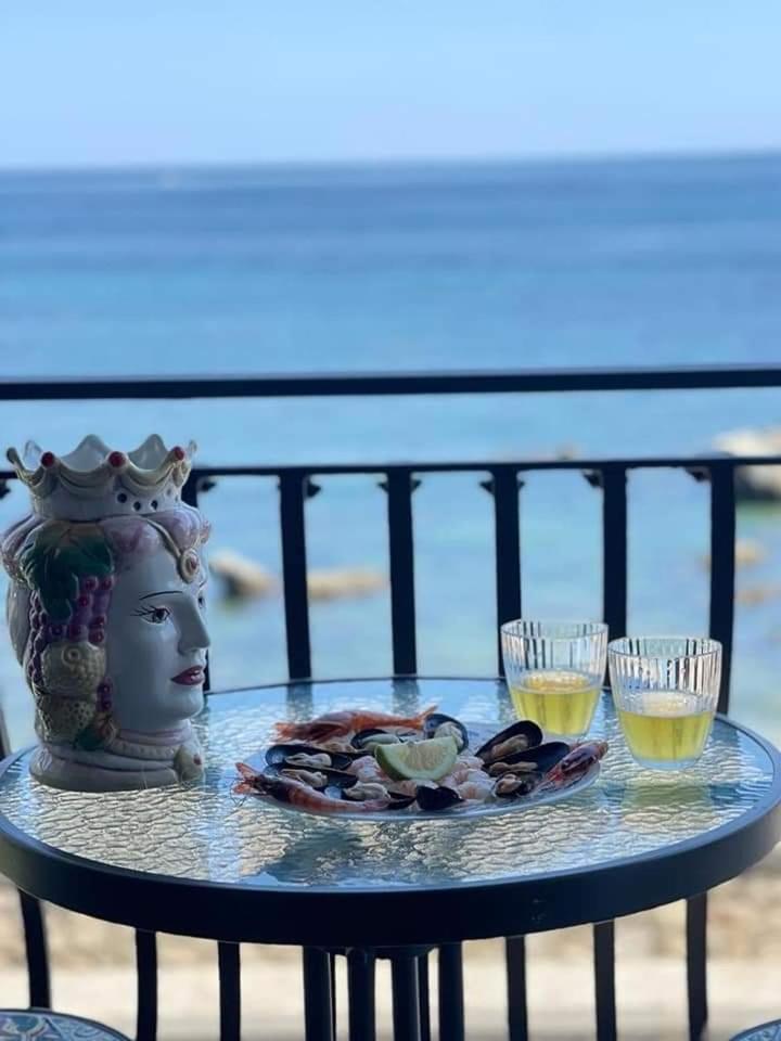 ジャルディーニ・ナクソス Casa Nicole Fronte Mareヴィラ エクステリア 写真
