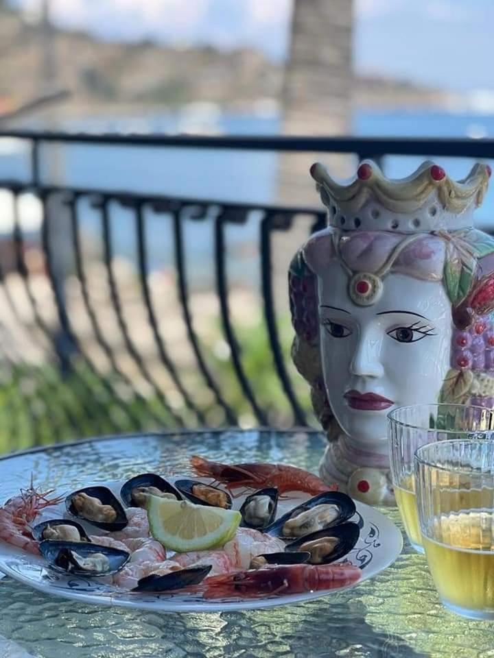 ジャルディーニ・ナクソス Casa Nicole Fronte Mareヴィラ エクステリア 写真