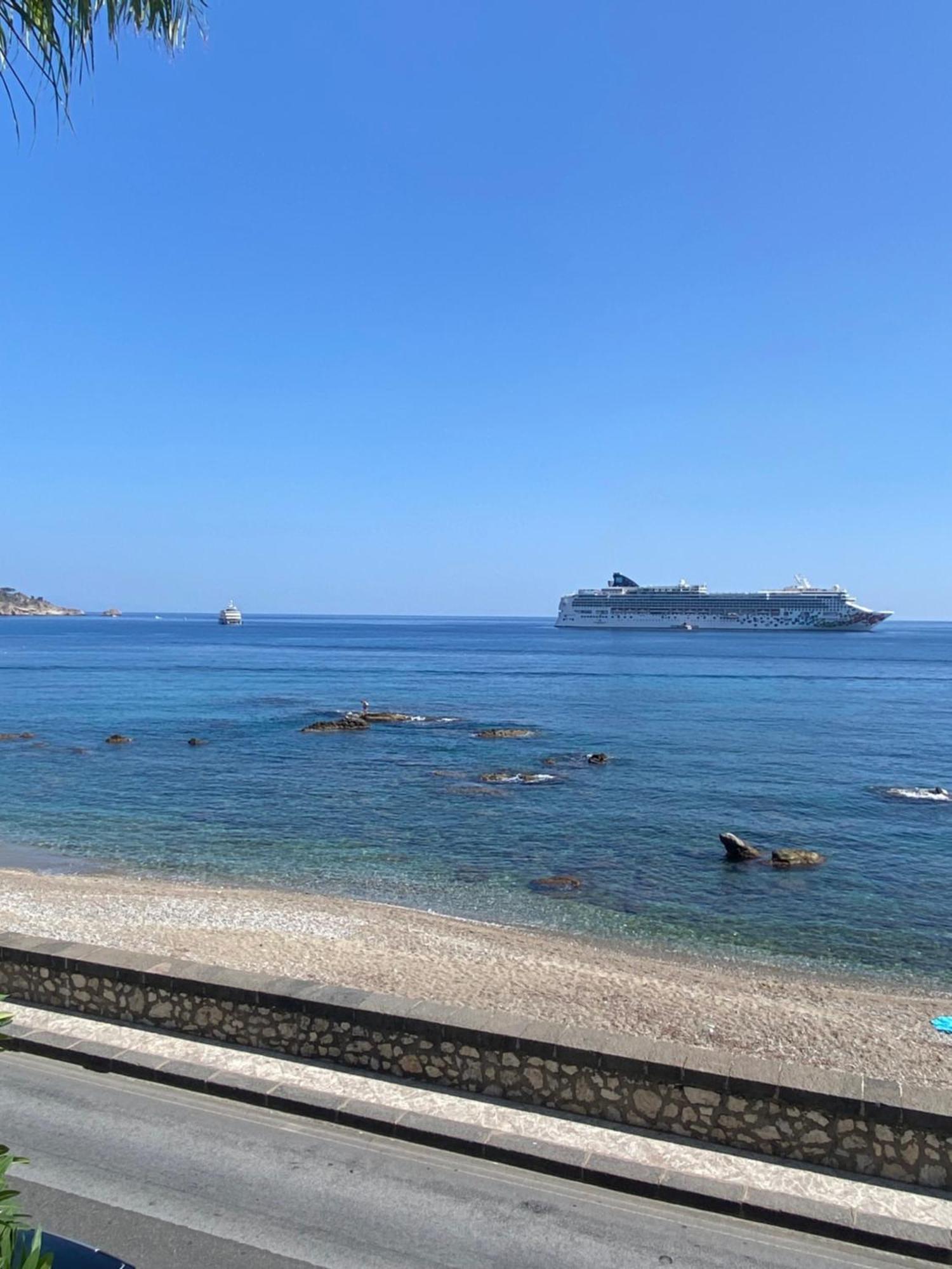 ジャルディーニ・ナクソス Casa Nicole Fronte Mareヴィラ エクステリア 写真