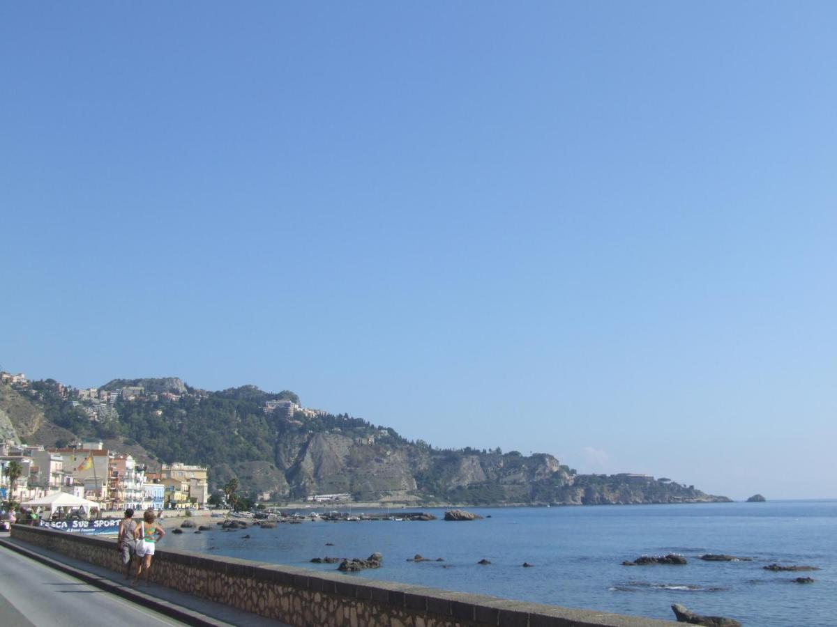 ジャルディーニ・ナクソス Casa Nicole Fronte Mareヴィラ エクステリア 写真