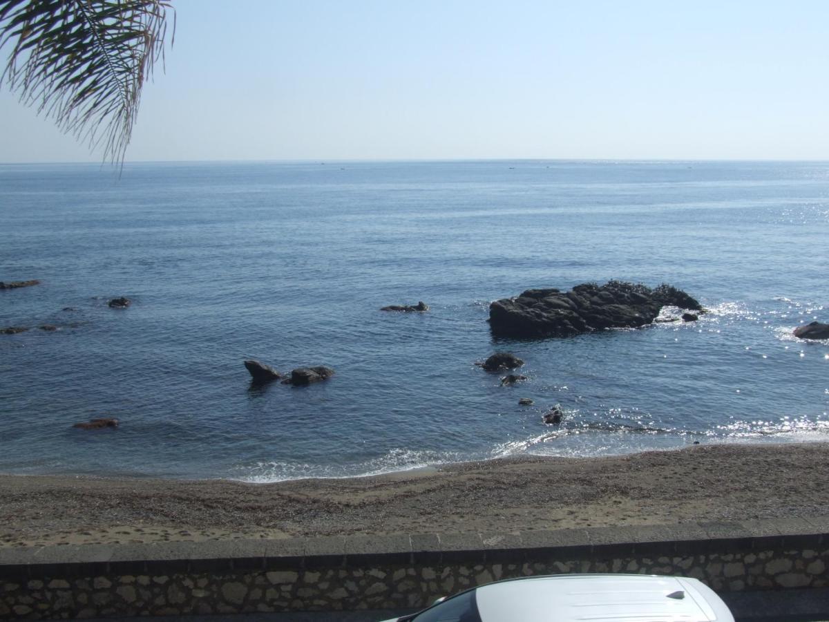 ジャルディーニ・ナクソス Casa Nicole Fronte Mareヴィラ エクステリア 写真