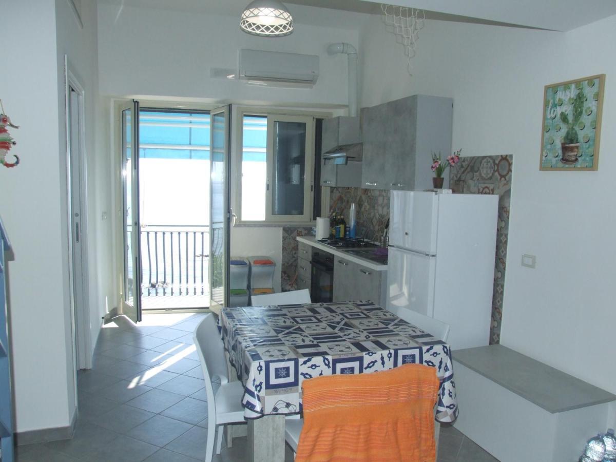 ジャルディーニ・ナクソス Casa Nicole Fronte Mareヴィラ エクステリア 写真